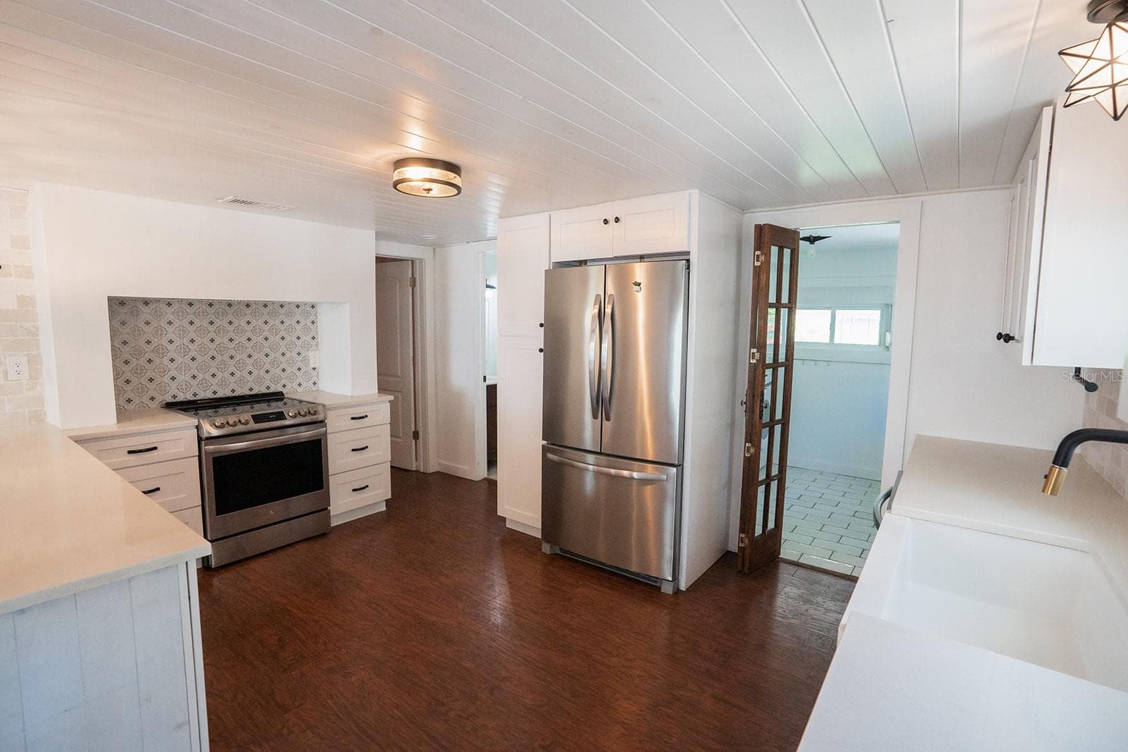 1112 W Kirby St photo 5