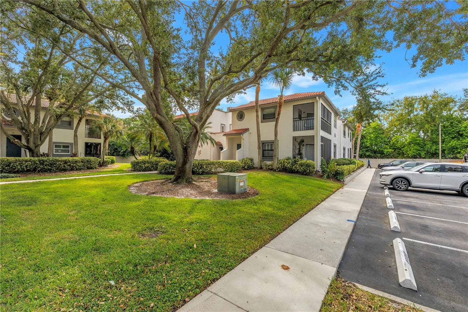 484 Santa Cruz Pl NE #F photo 4
