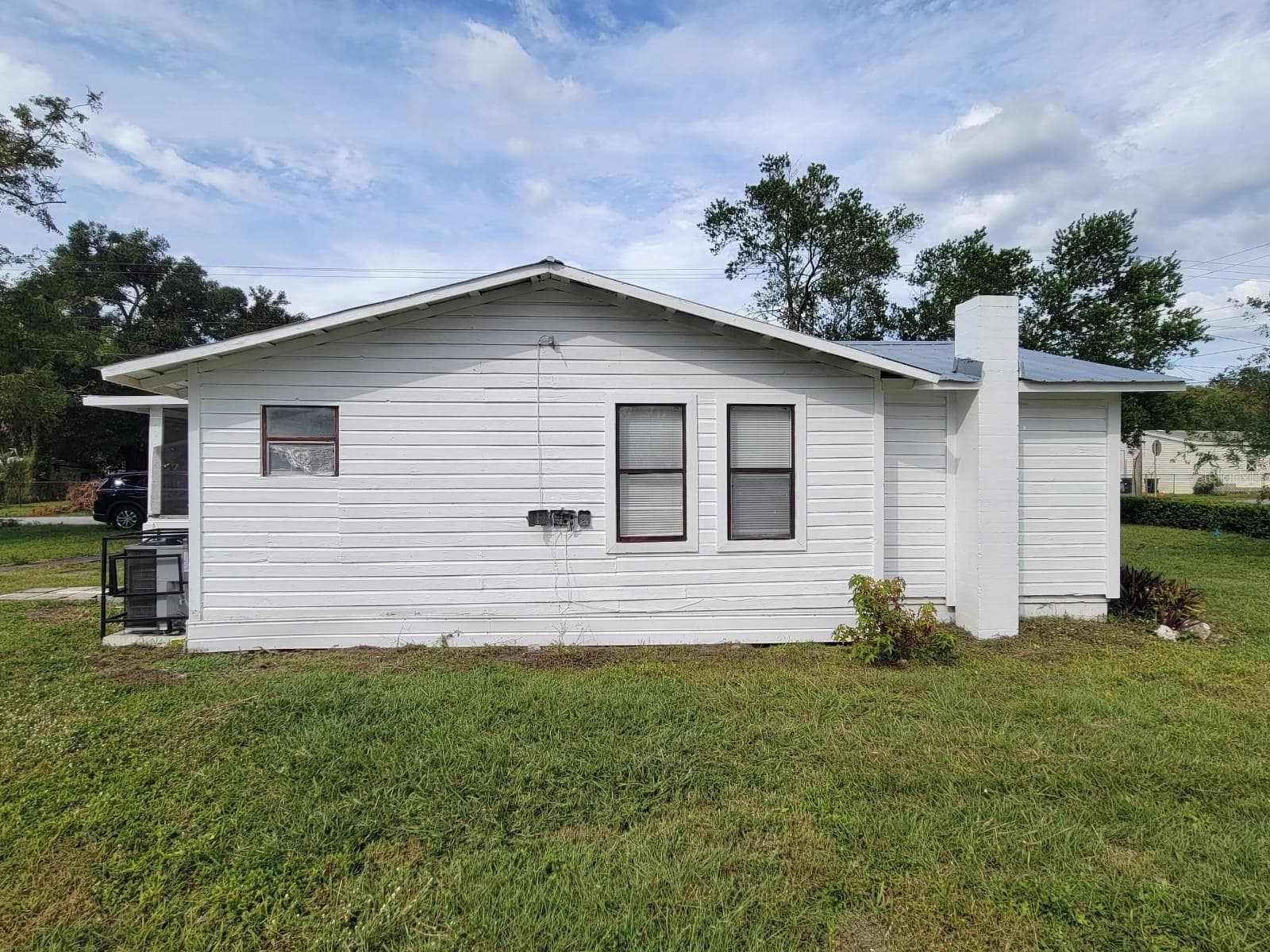 1058 N Davis Ave