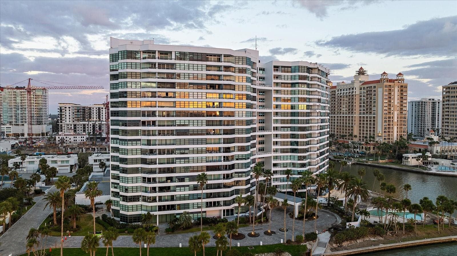 888 Blvd Of The Arts #1008
