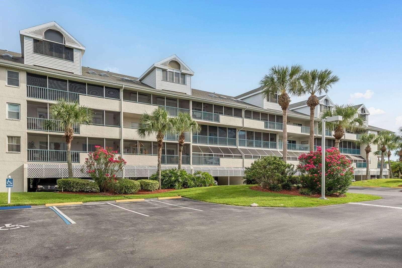 5557 Sea Forest Dr #118