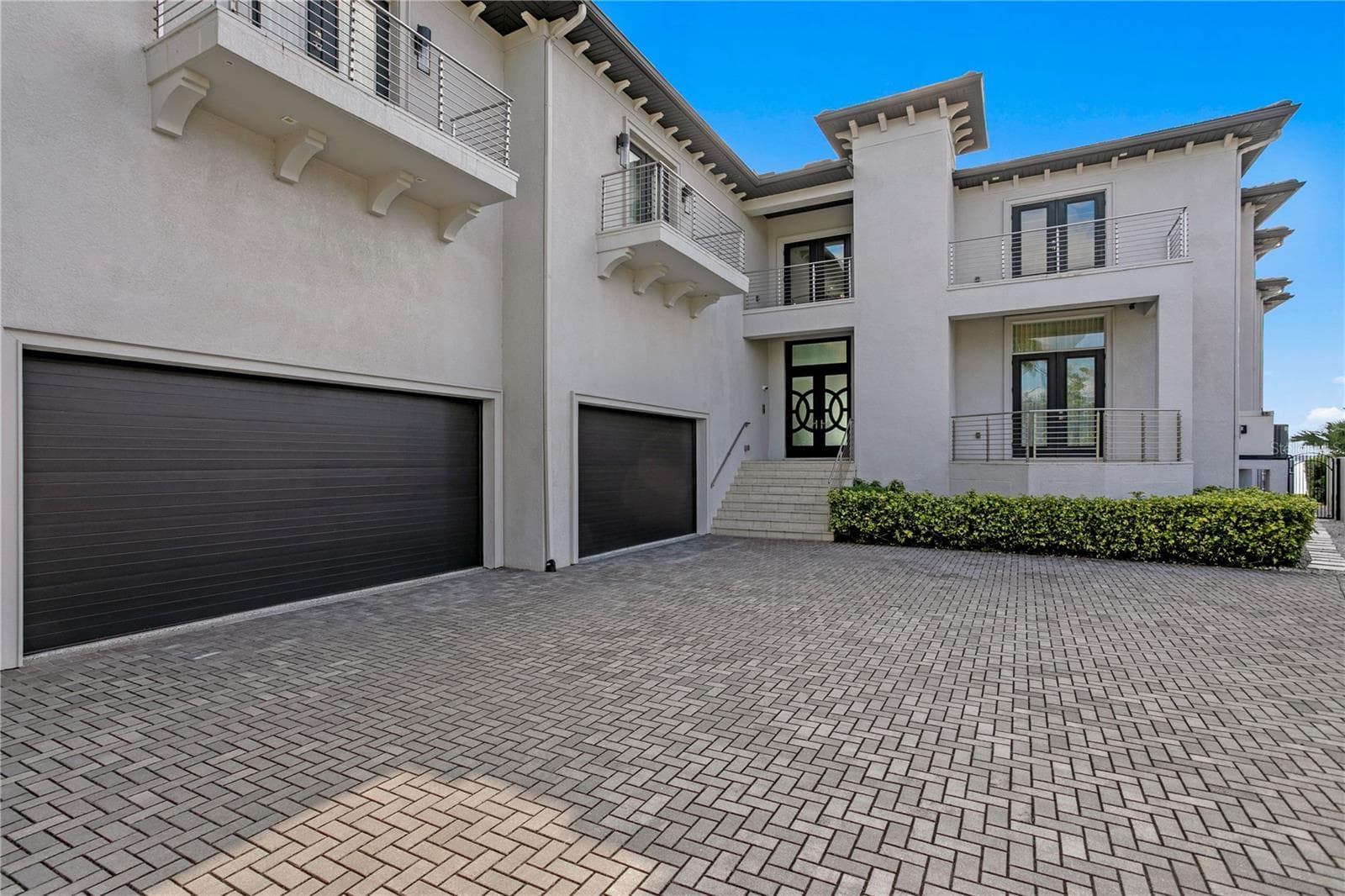 82 Martinique Ave