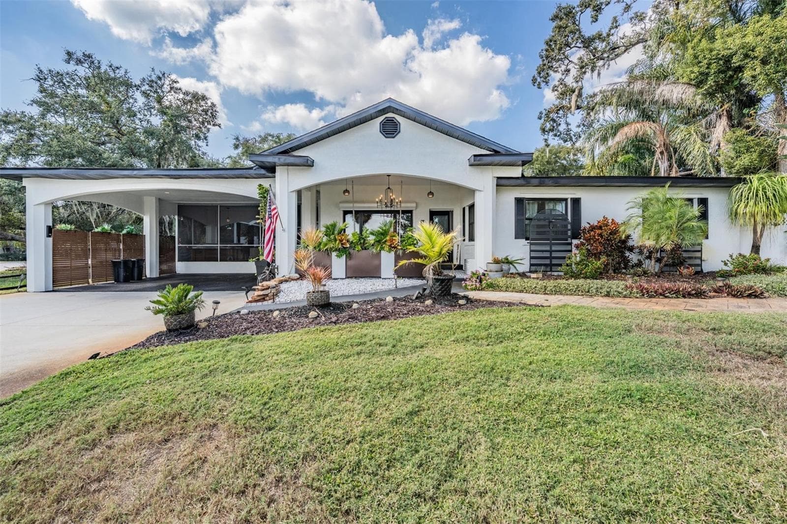 302 Whitcomb Blvd