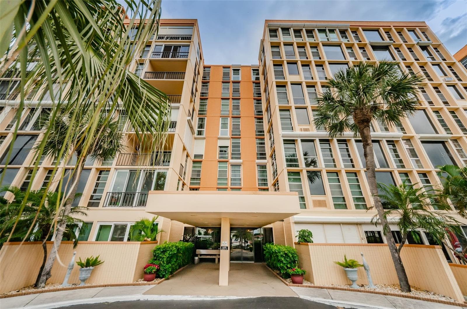 7400 Sun Island Dr S #806