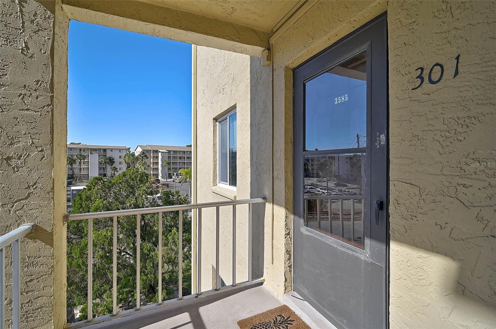 3585 Lake Bayshore Dr #J-301