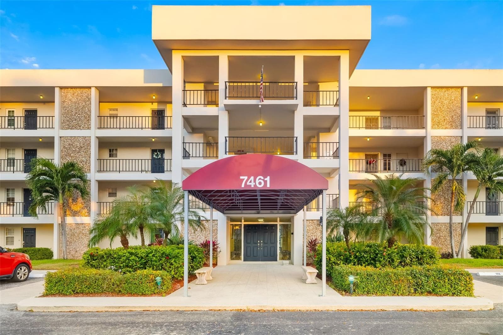 7461 W Country Club Dr #404