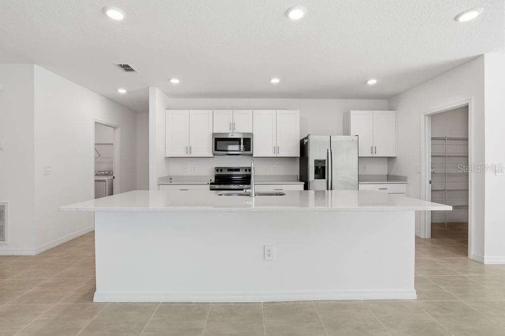 13673 Tropical Breeze Way