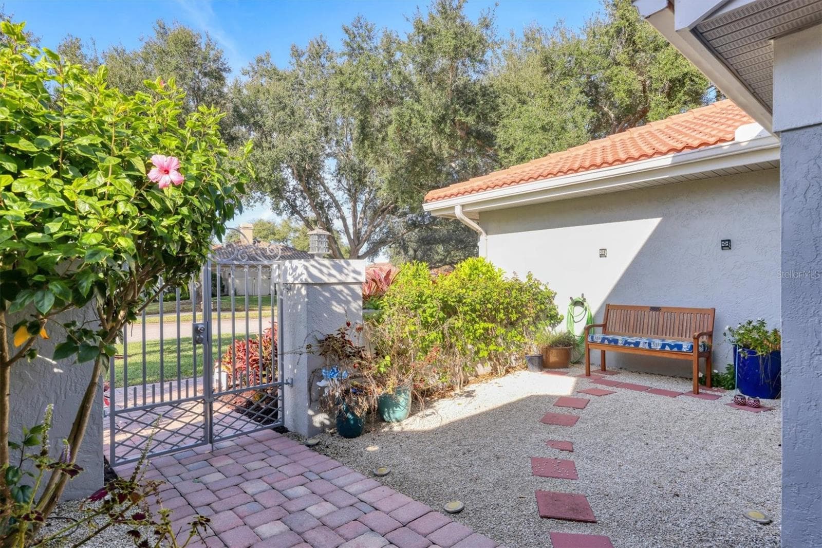 4305 Highland Oaks Cir