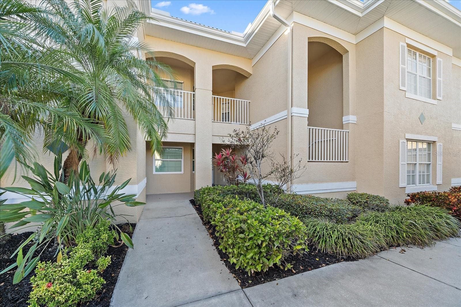 6318 Grand Oak Cir #204