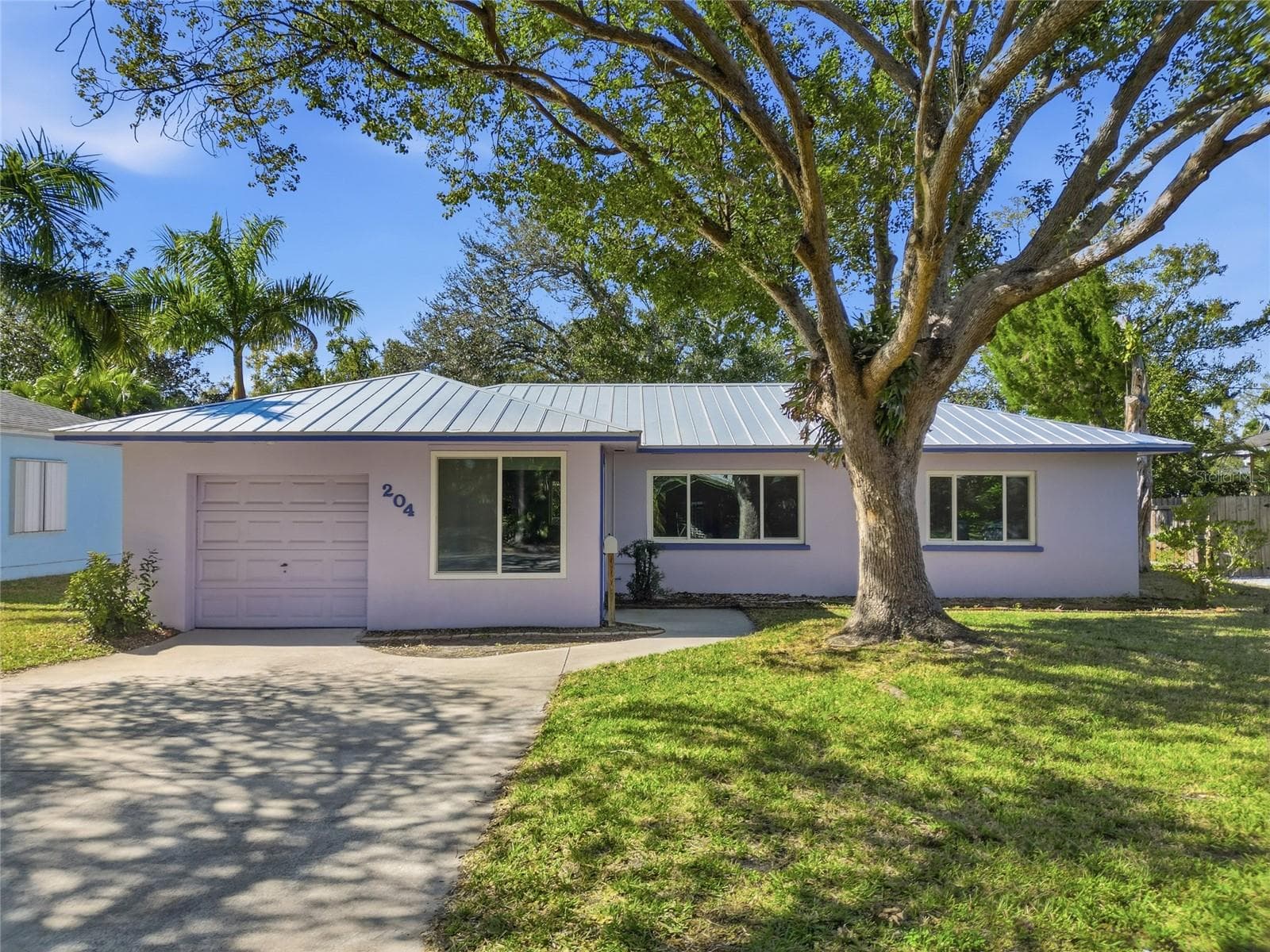 204 22nd St W