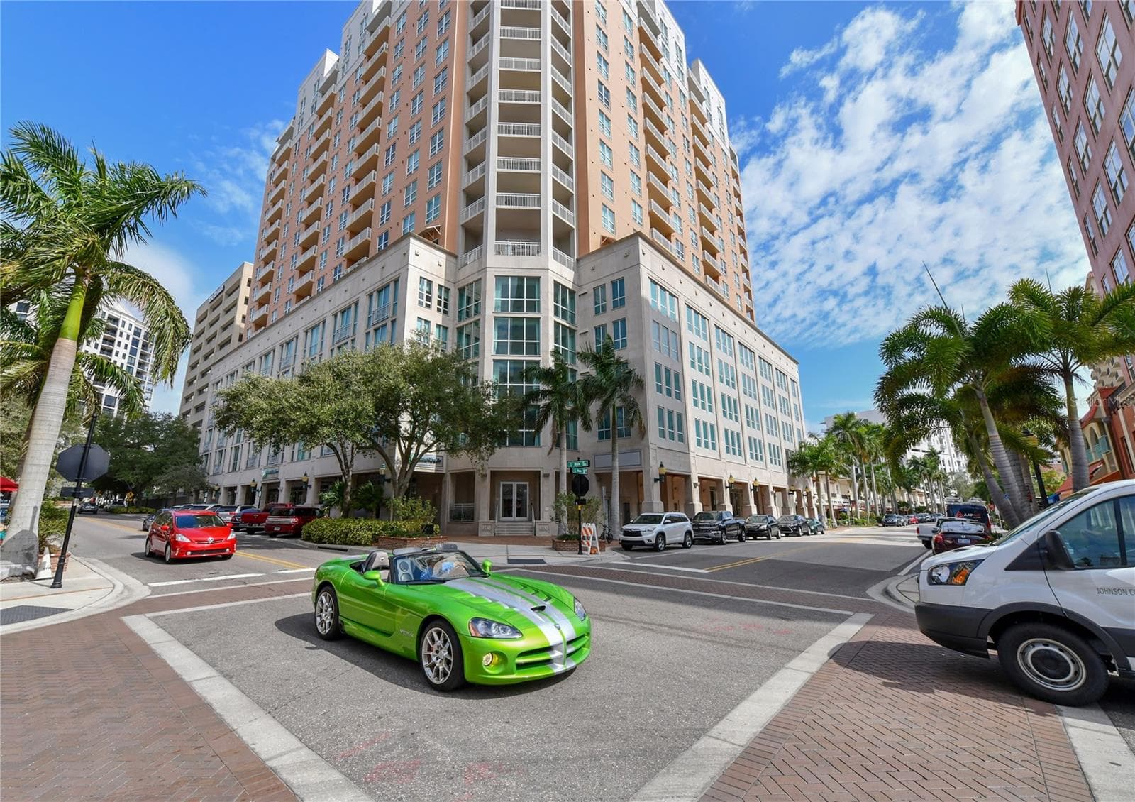 1350 Main St #712
