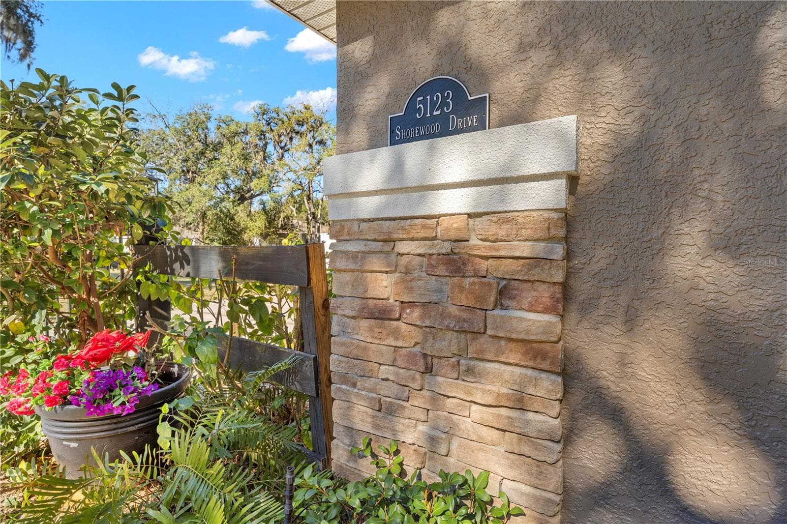 5123 Shorewood Dr