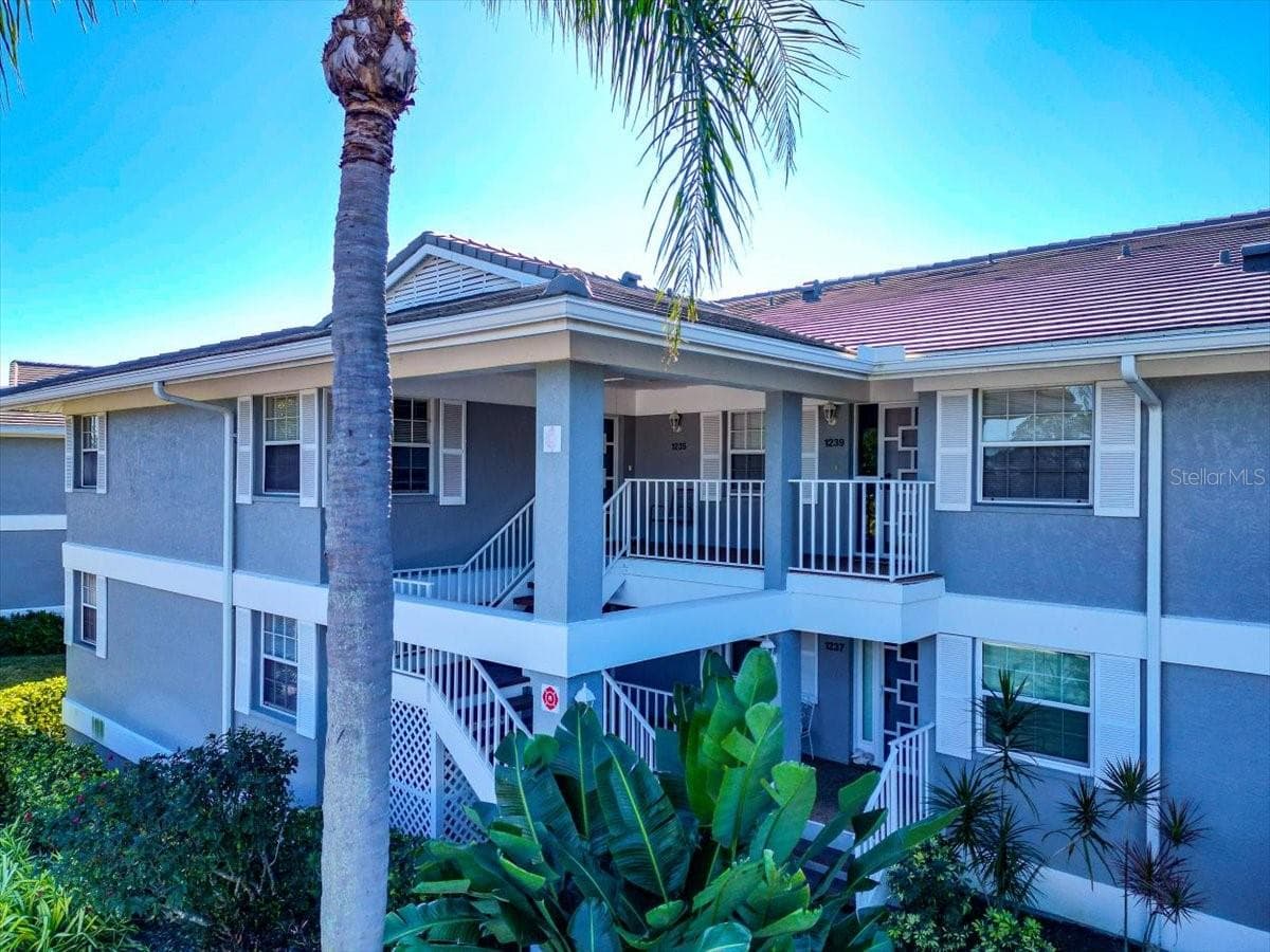 1233 Edgewater Cir #65
