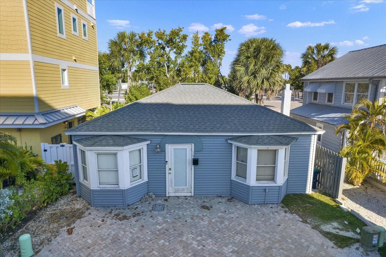 39 181st Ave W