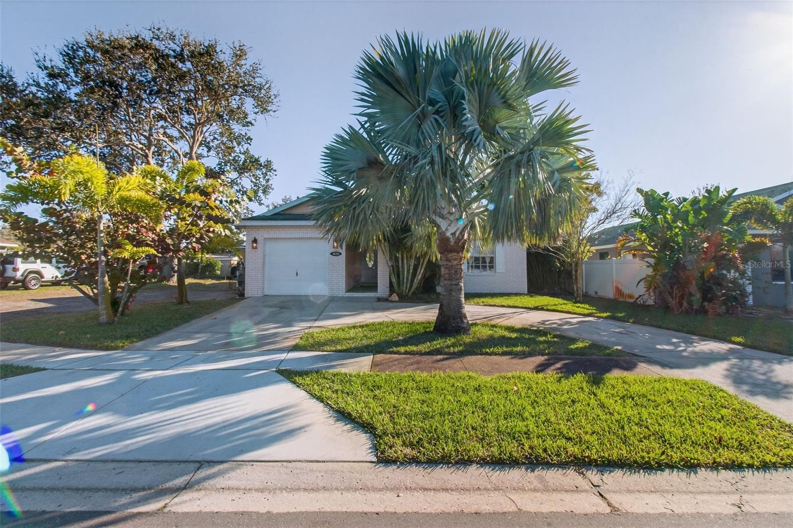 1688 Taylor Lake Cir