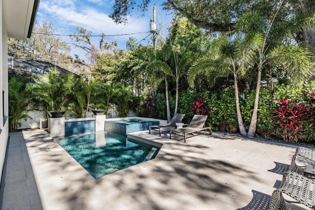 212 S Renellie Dr