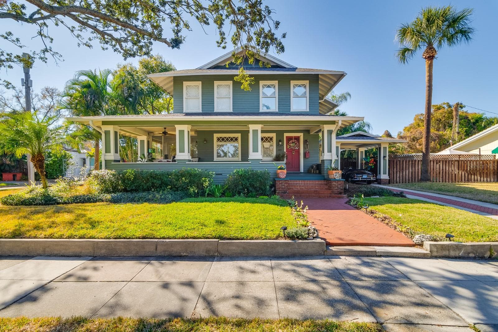 1027 S Dakota Ave
