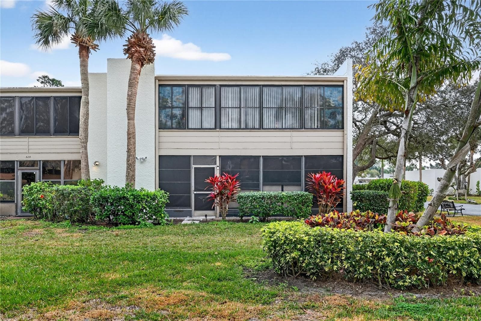521 Lakeside Dr #521