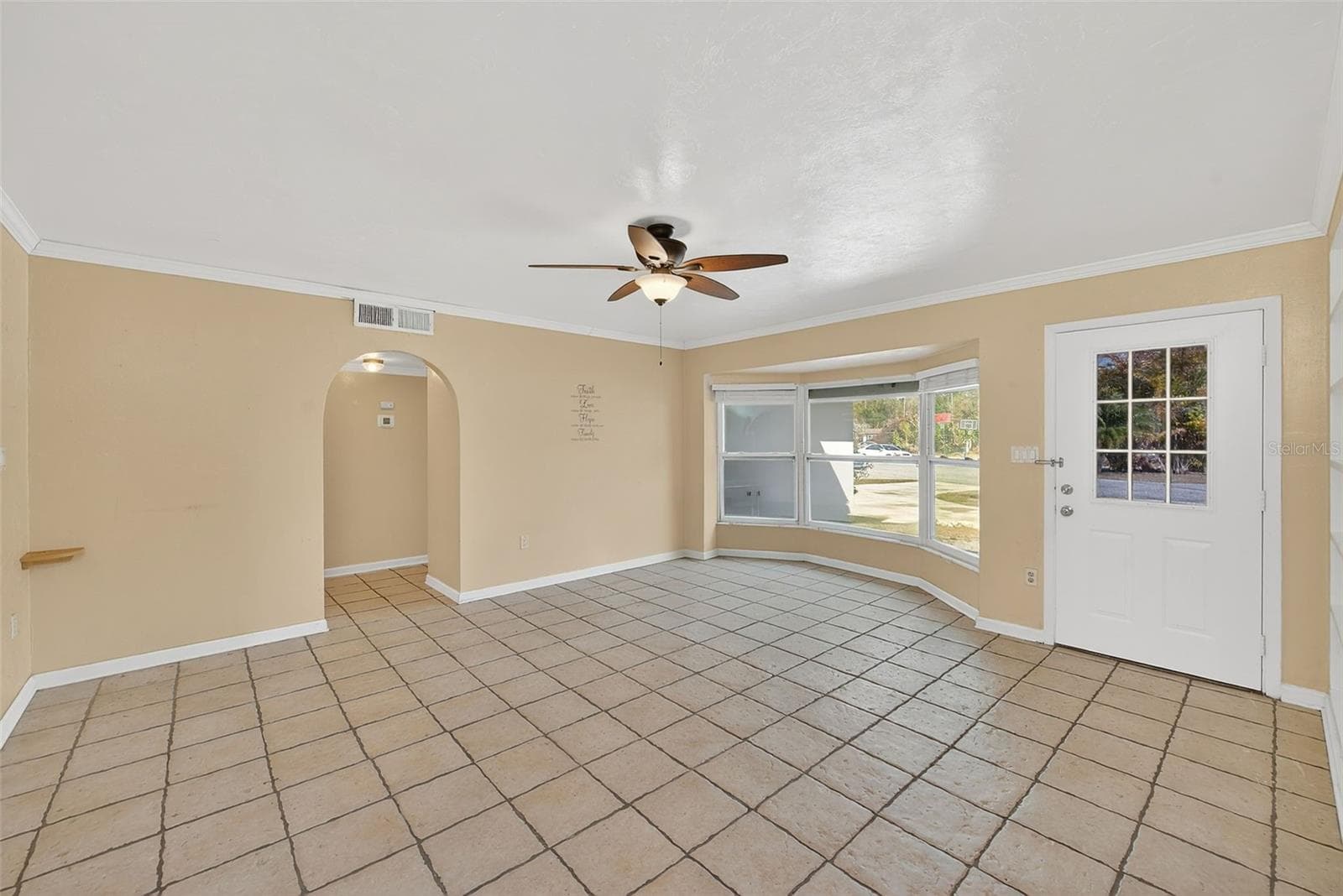 3946 Omega Cir