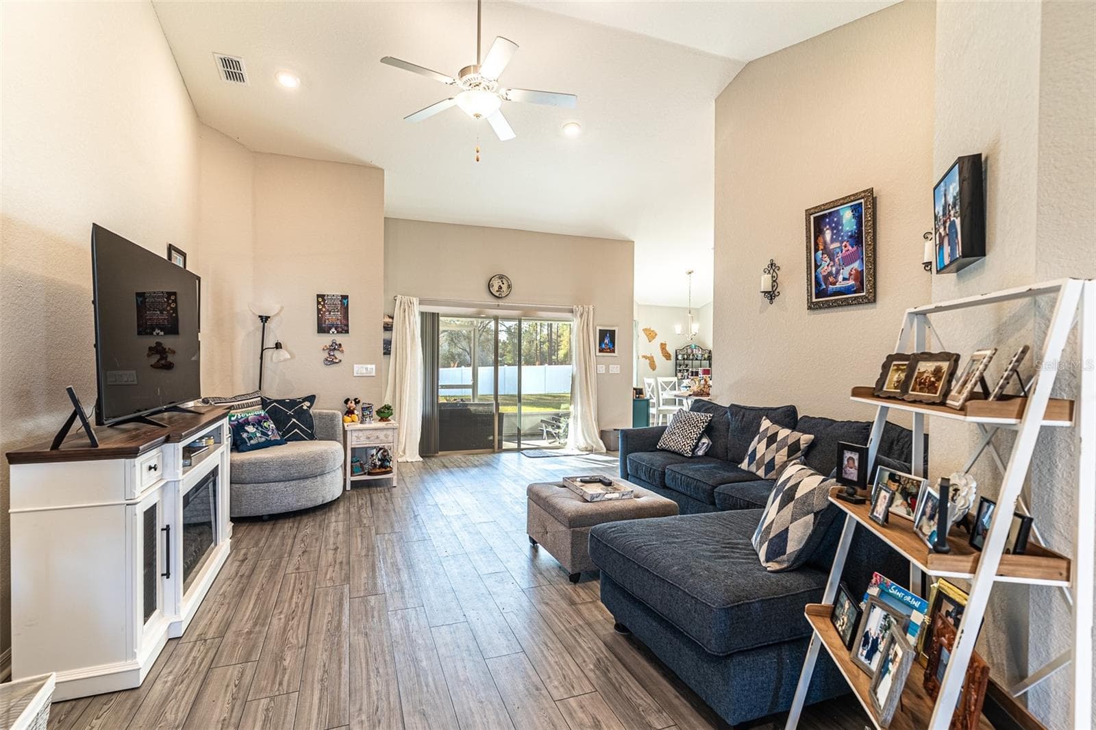 1097 Sandpiper Loop