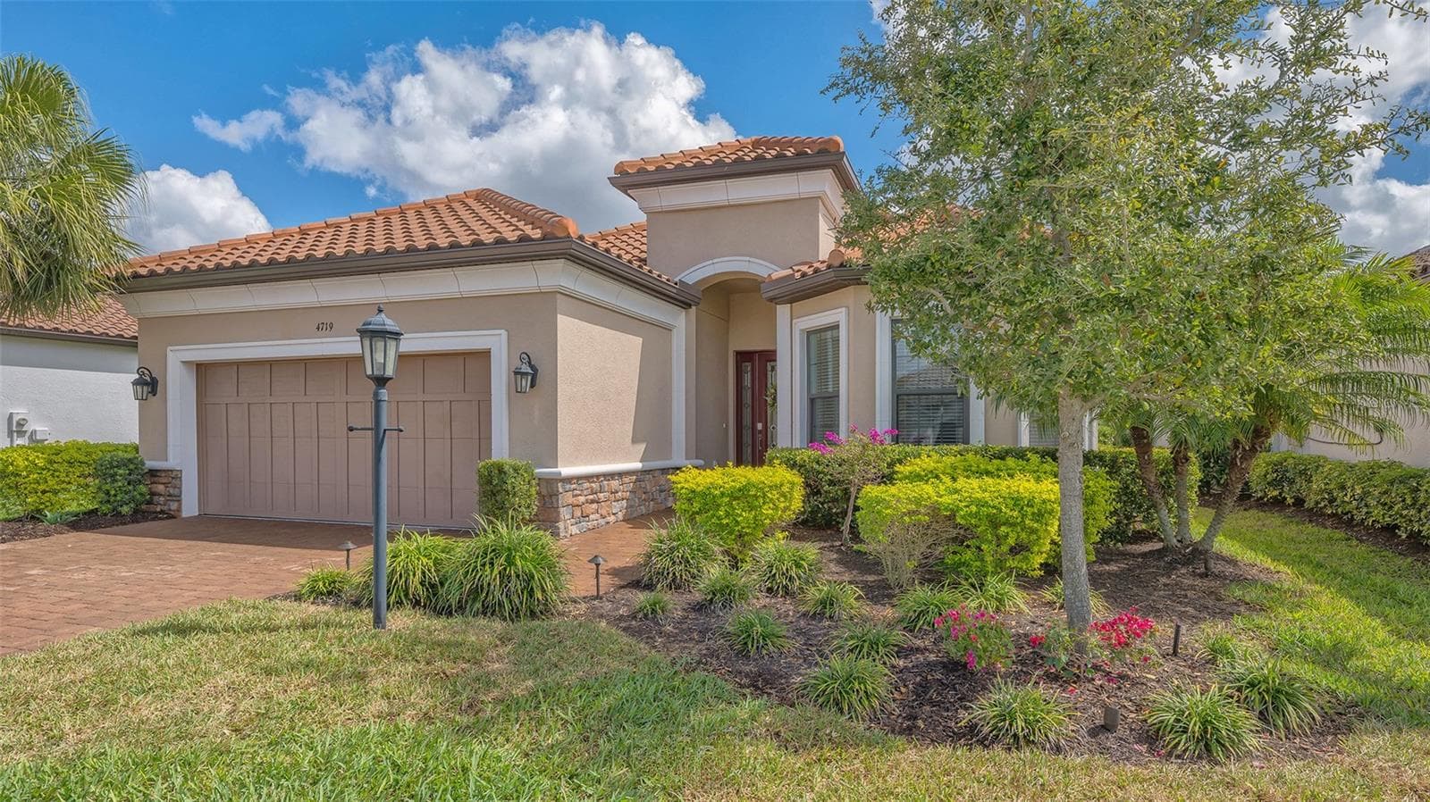 4719 Cassio CT