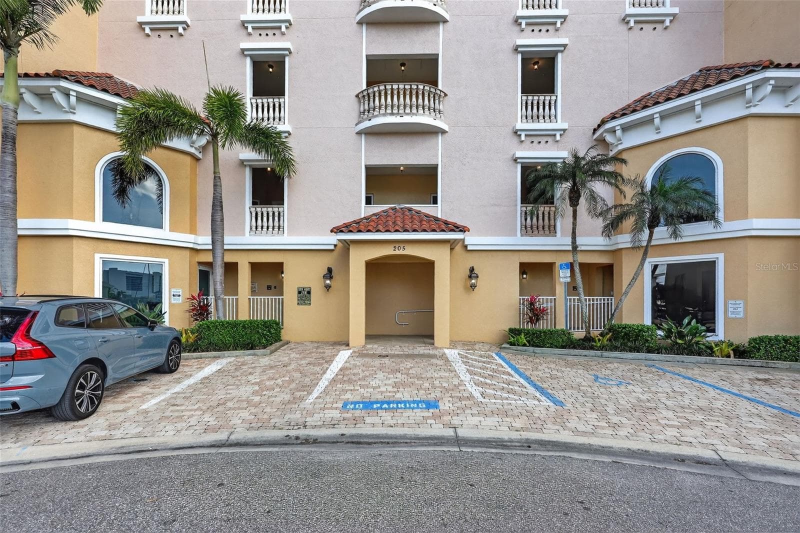 205 Brightwater Dr #202