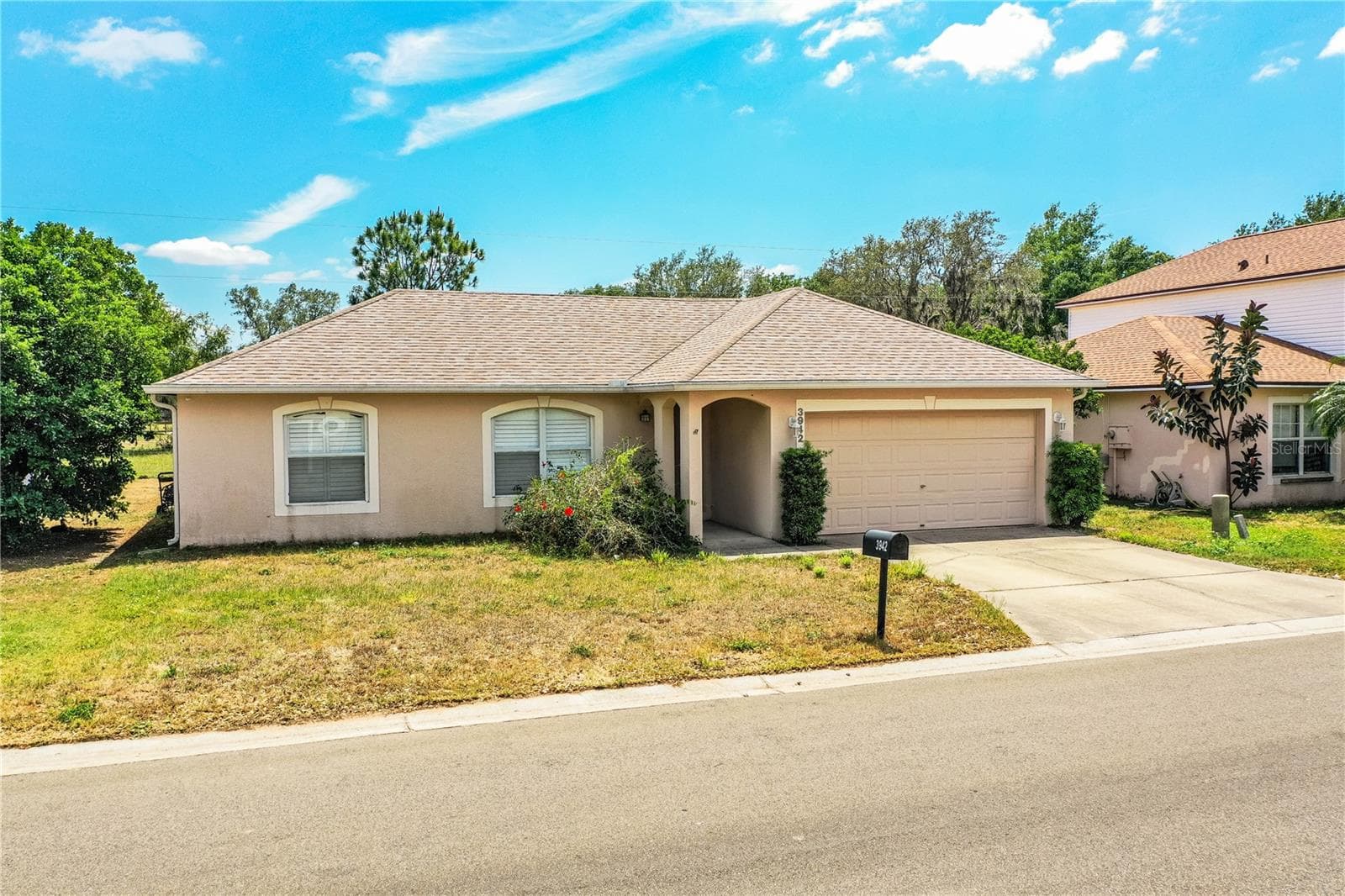 3942 Warbler Dr