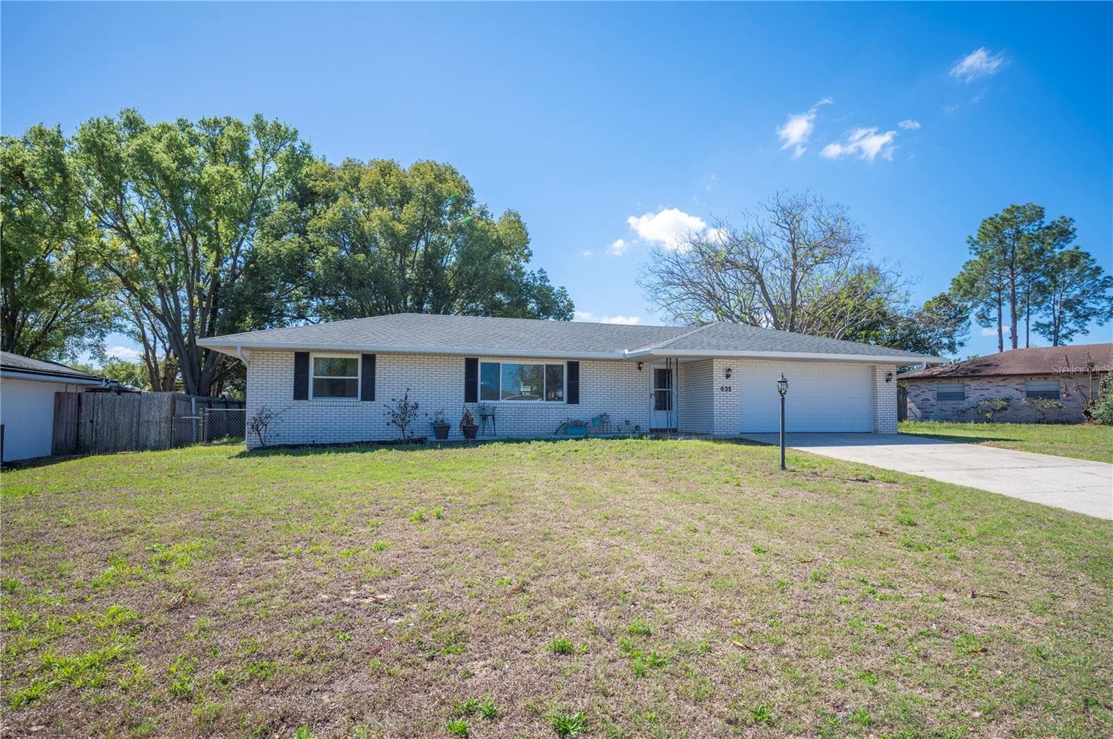 635 Hillside Cir