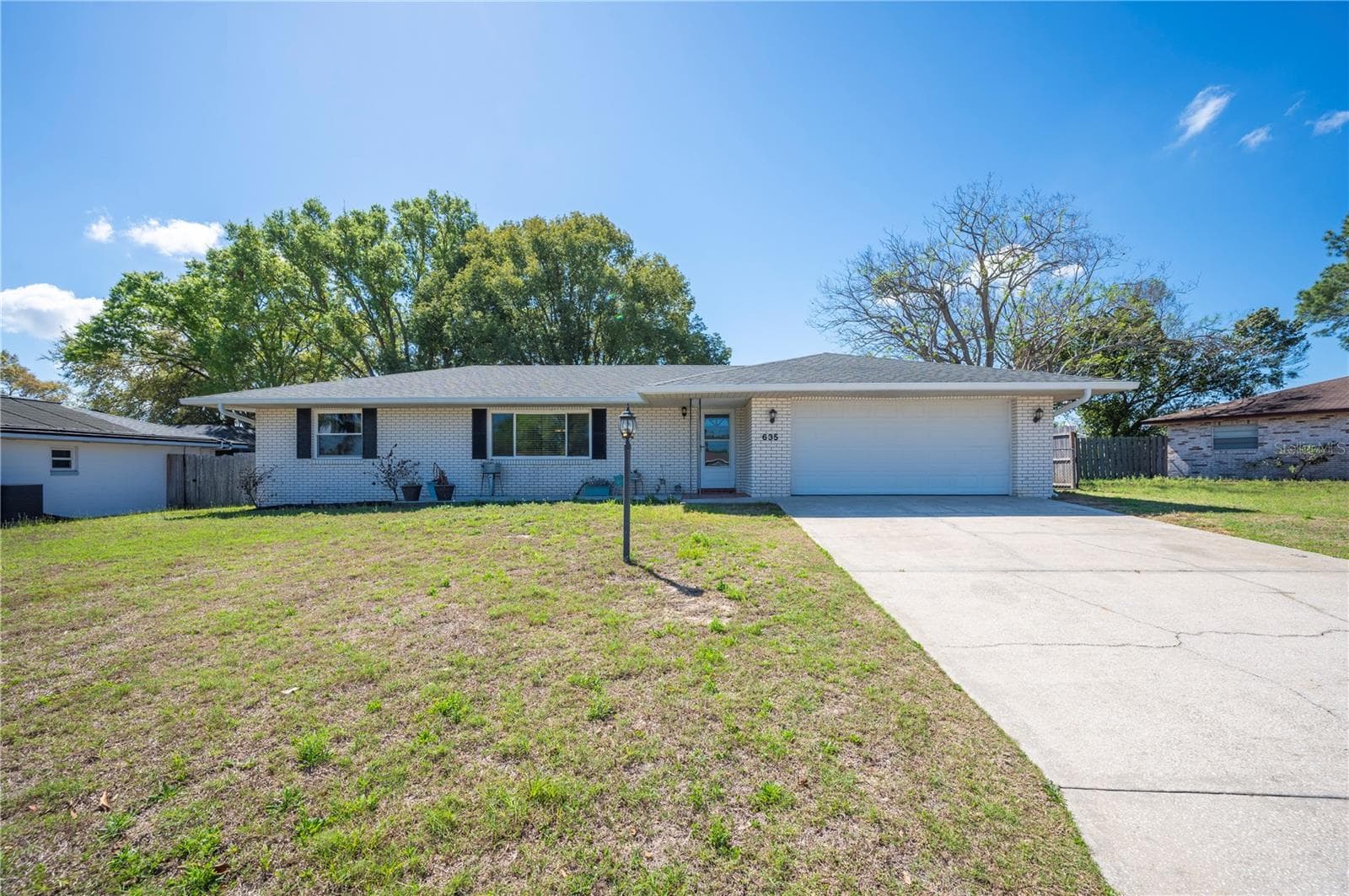 635 Hillside Cir