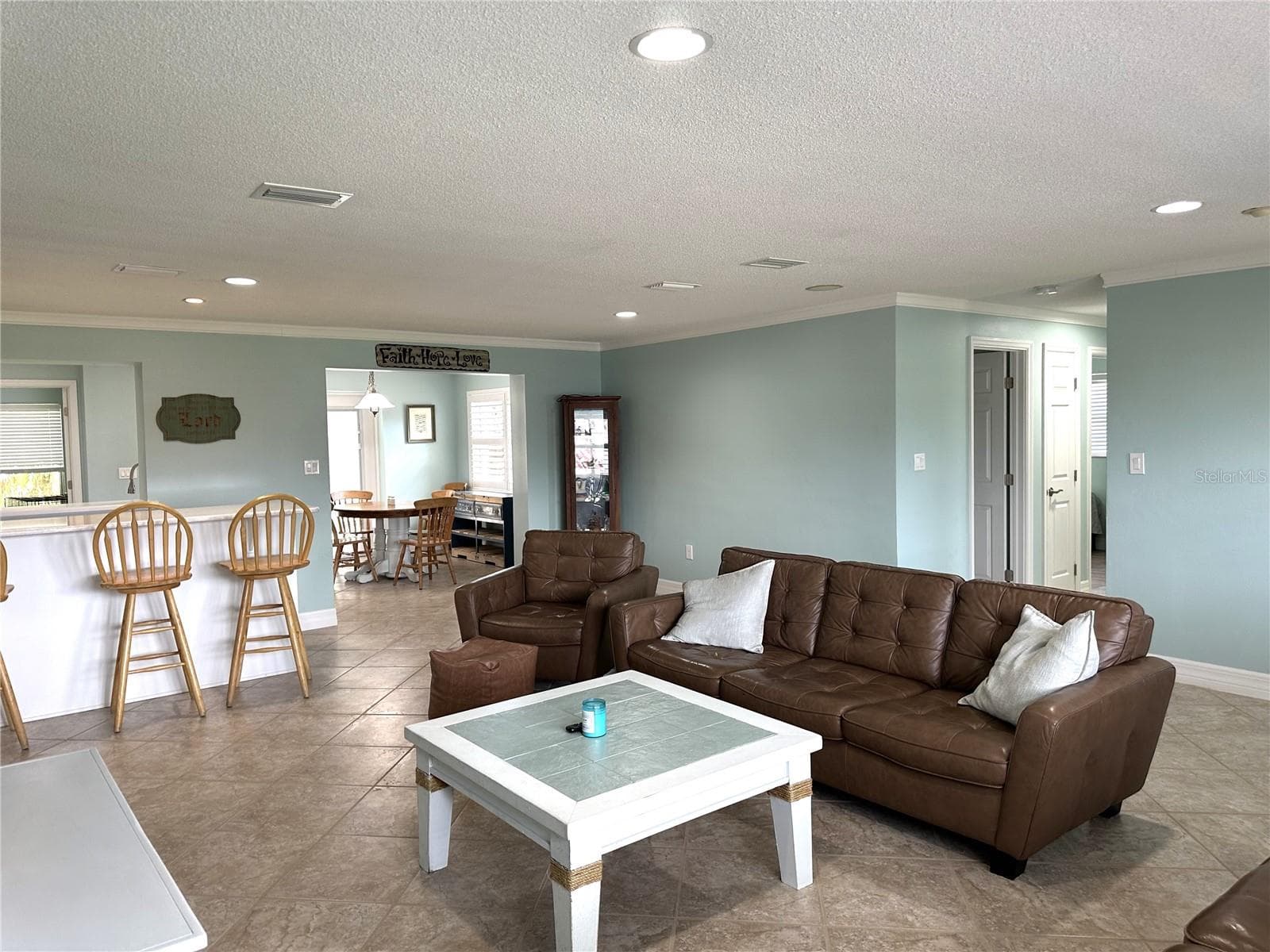 2287 Carolyn Dr