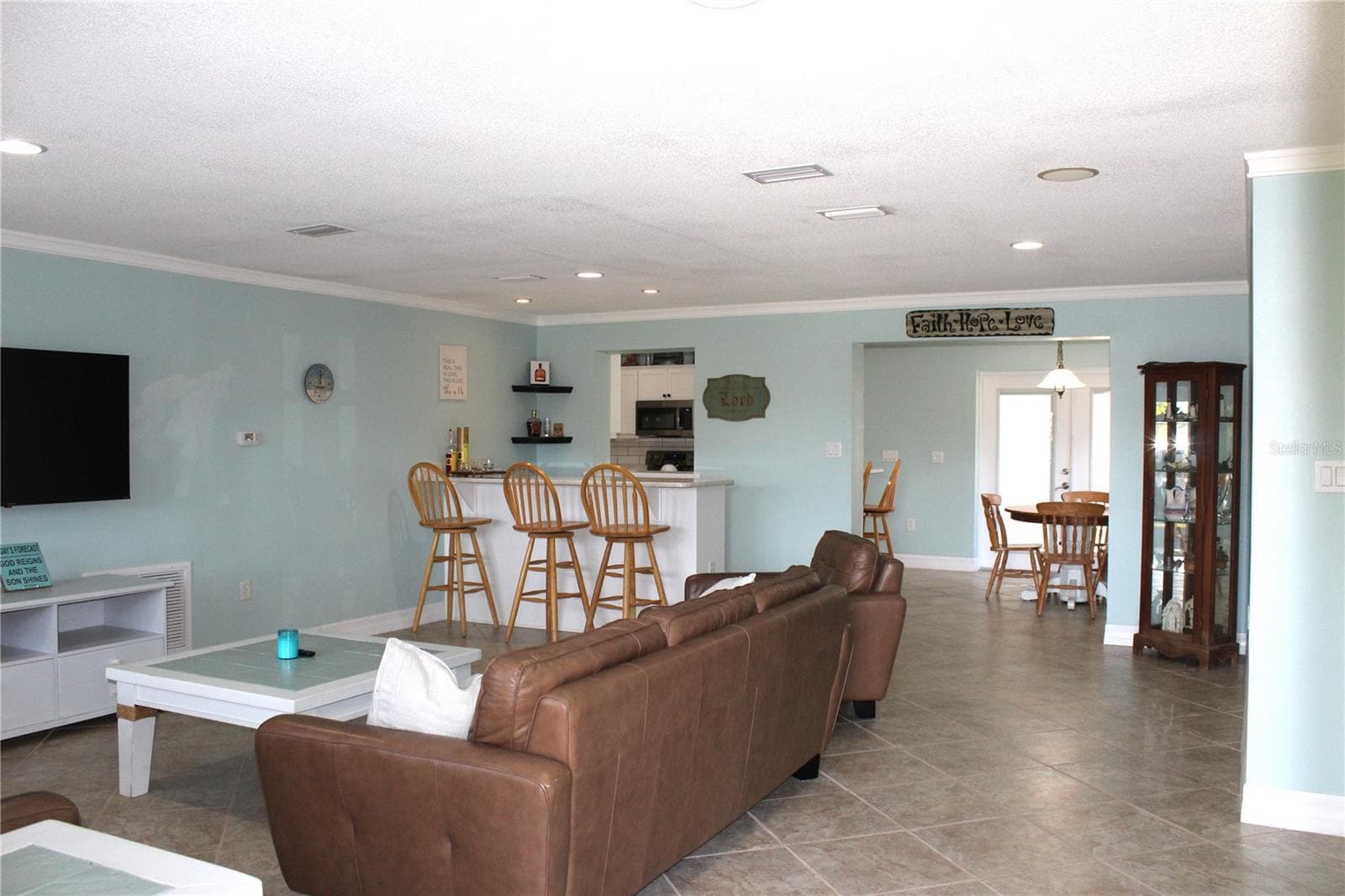 2287 Carolyn Dr