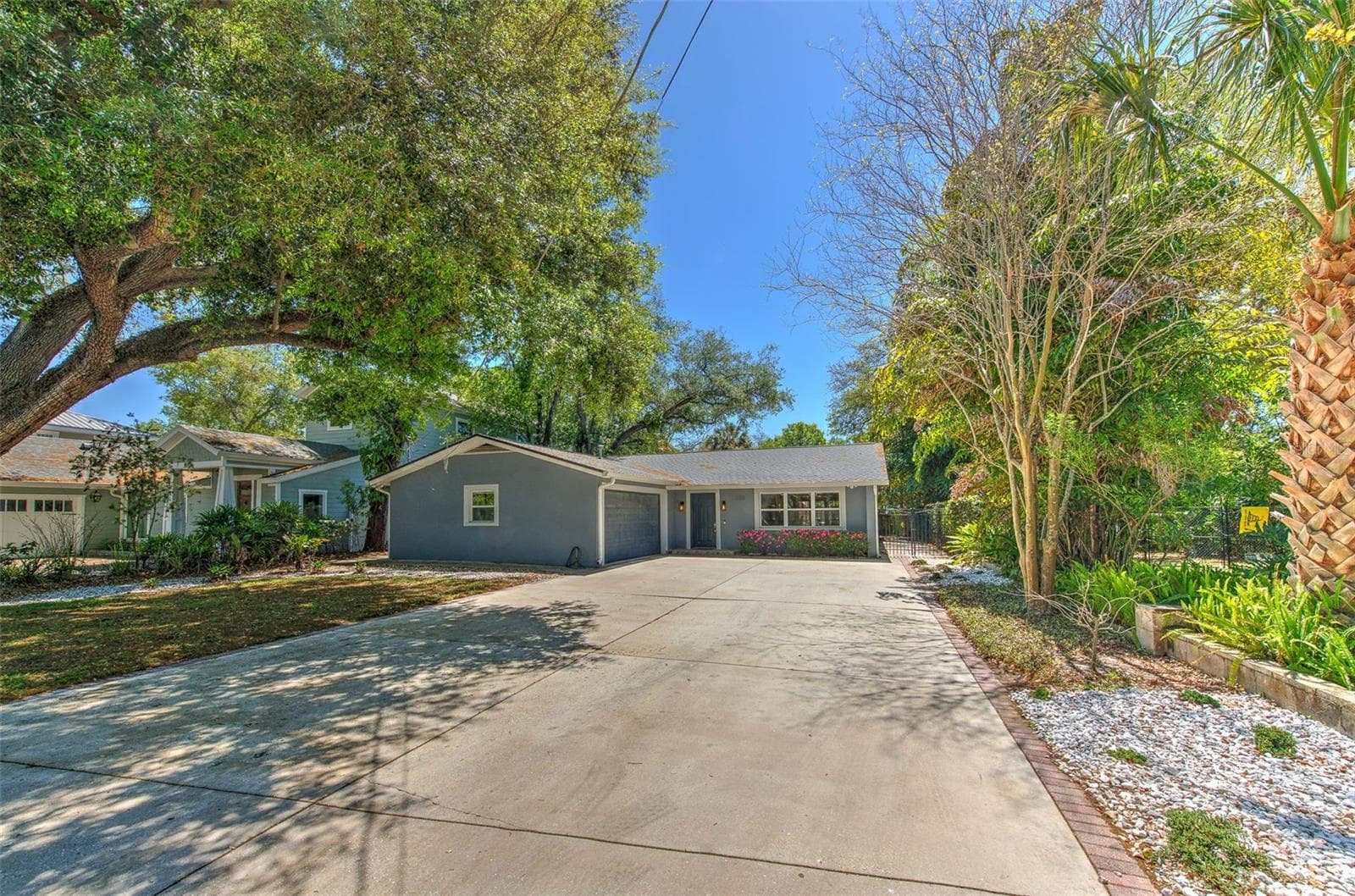 3208 W Hawthorne Rd