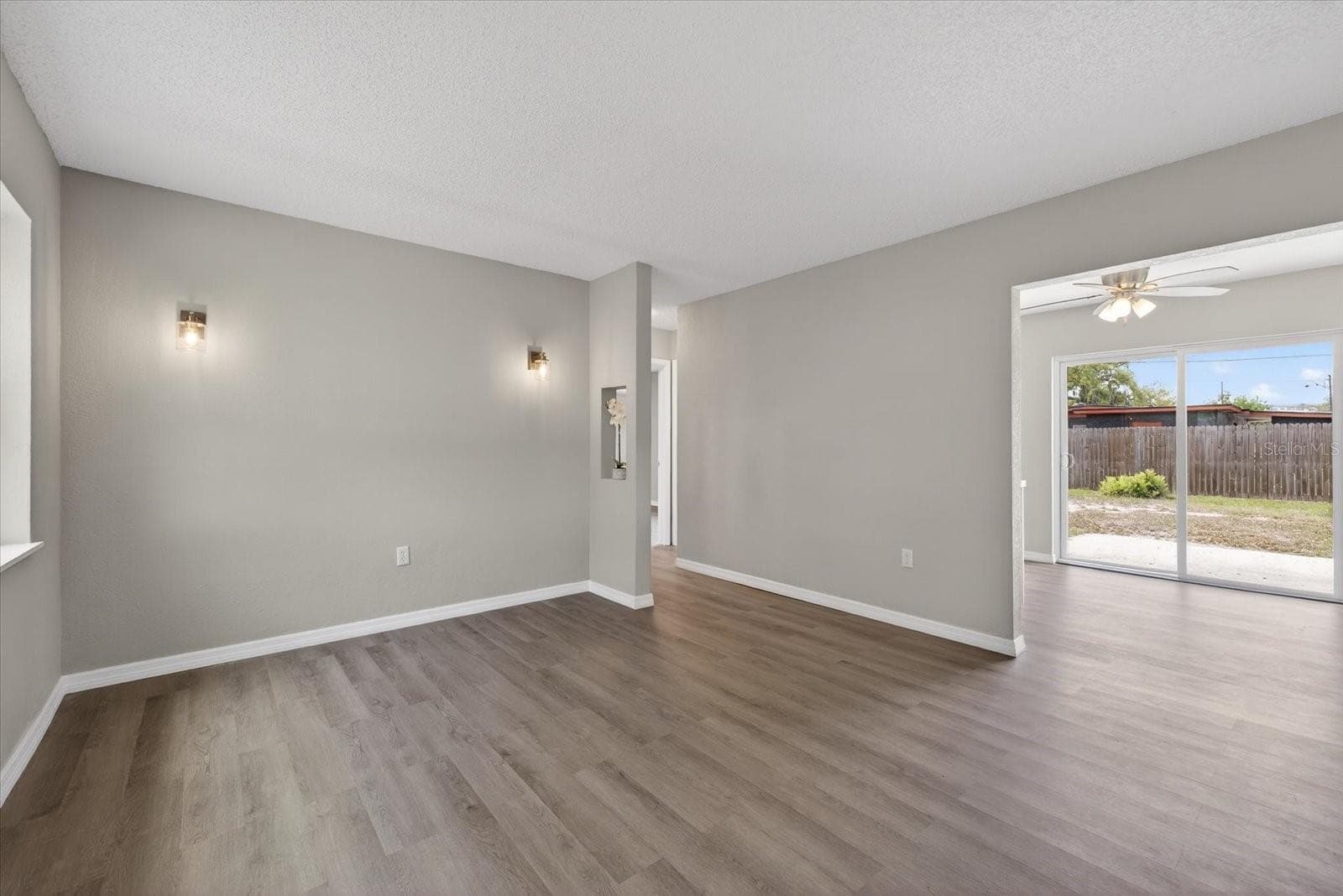 4923 Azalea Dr