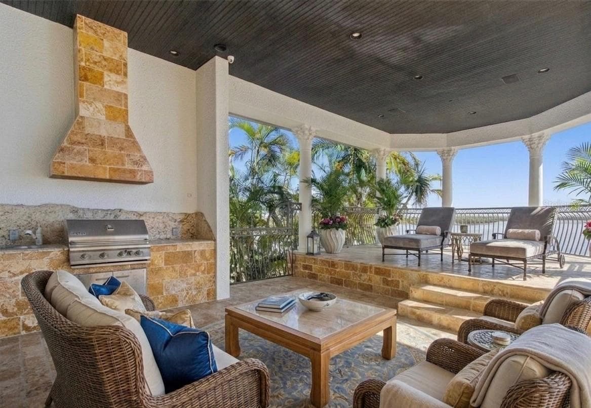 4107 Causeway Vista Dr