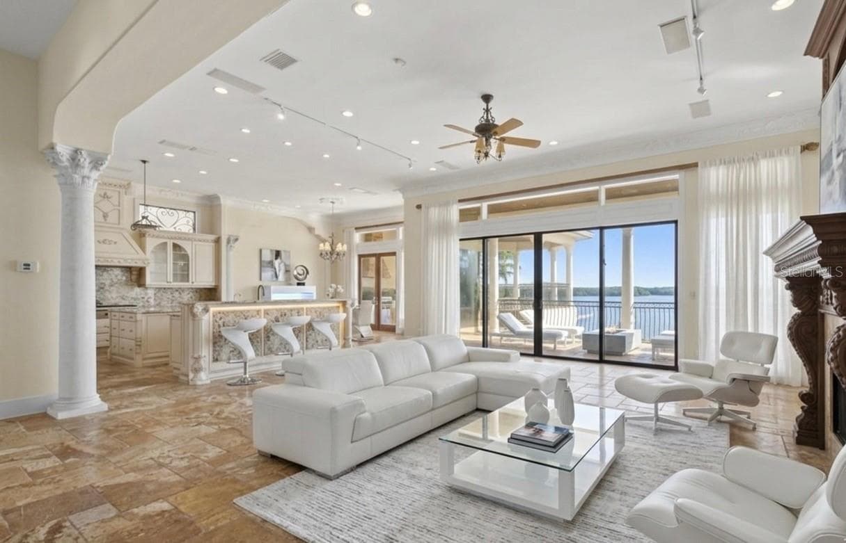 4107 Causeway Vista Dr