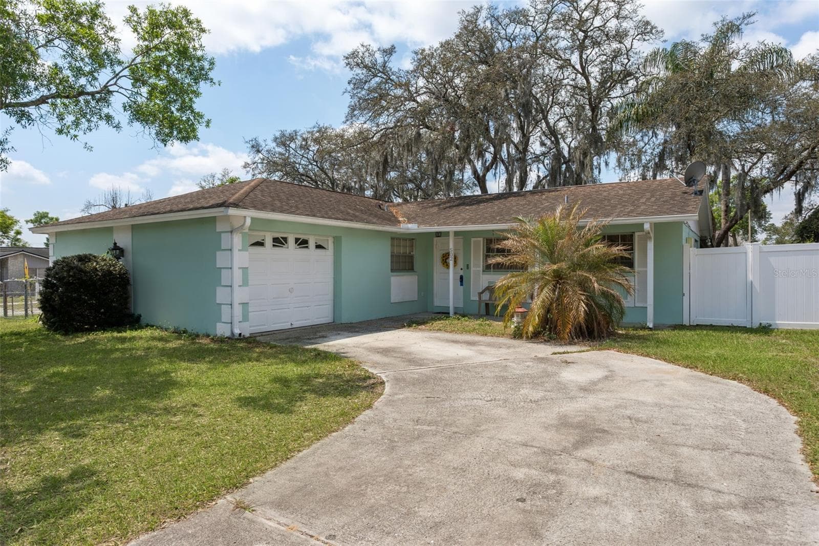 502 Avocado Cir