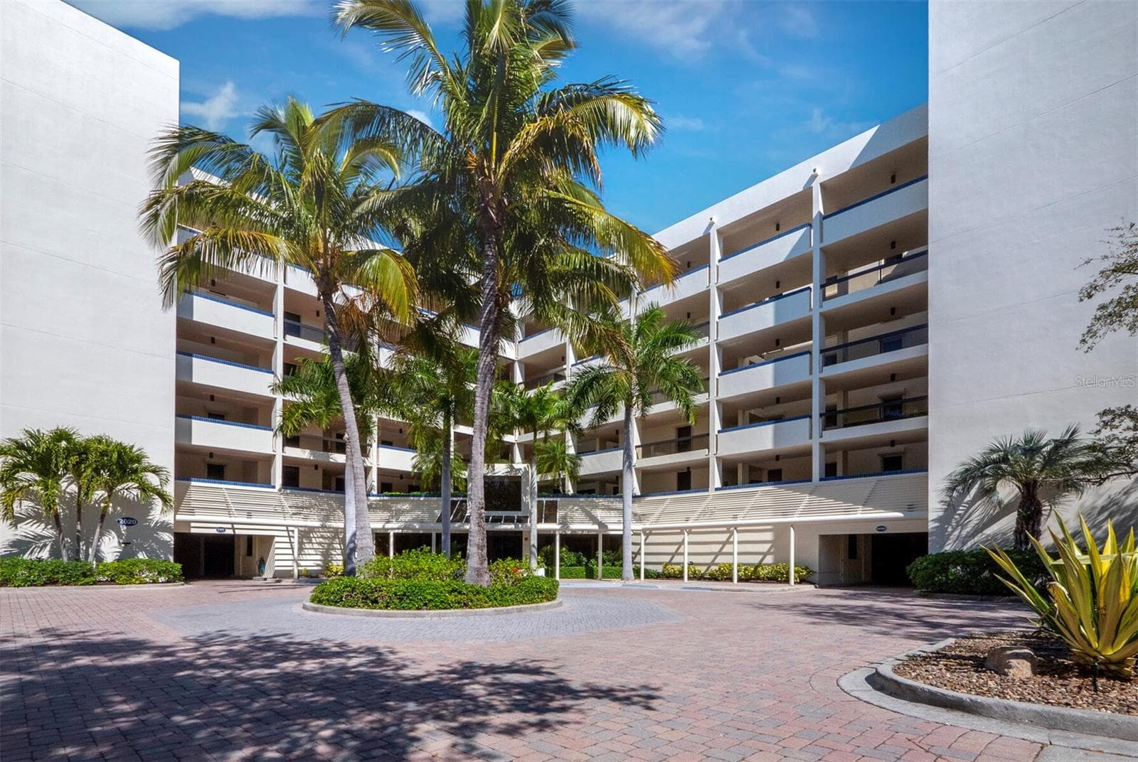 2020 Harbourside Dr #417