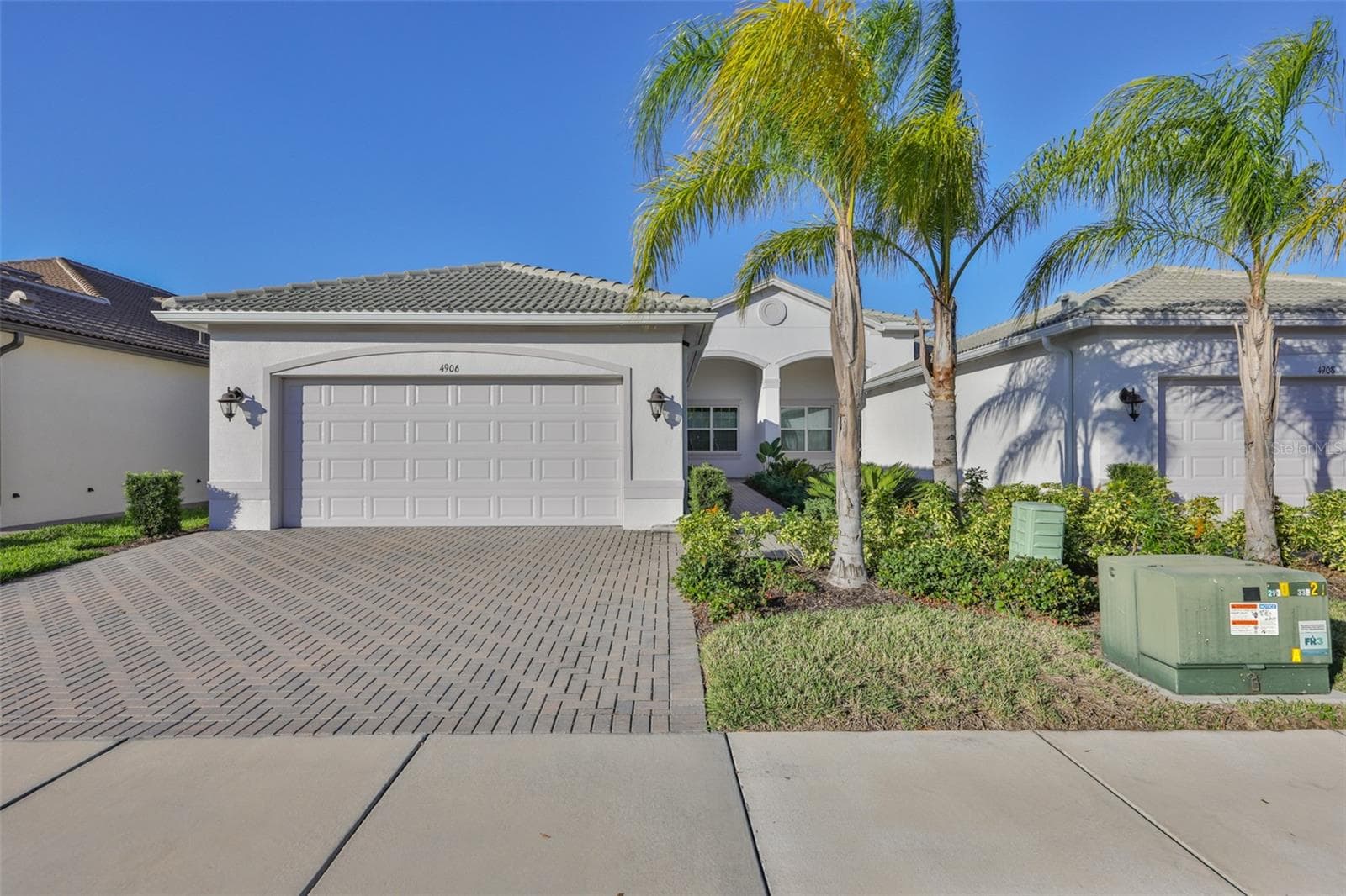 4906 Avila Lakes Dr