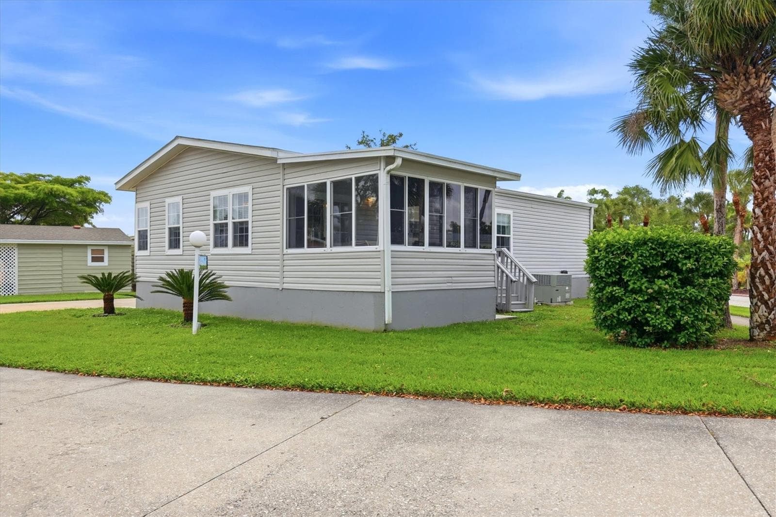1 Meadow Cir
