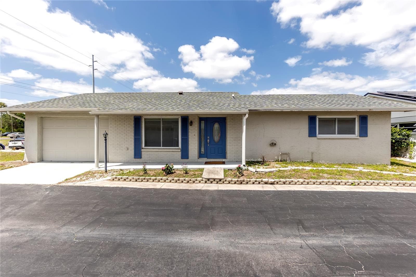 702 Huxley Pl