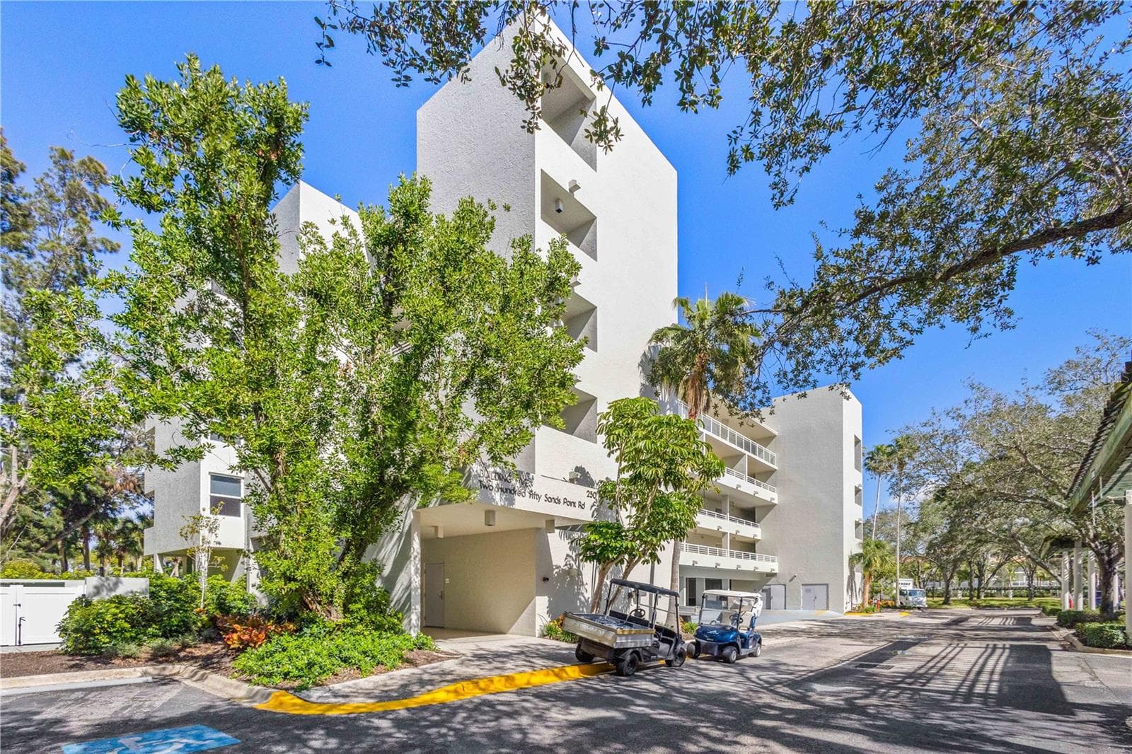 250 Sands Point Rd #5106