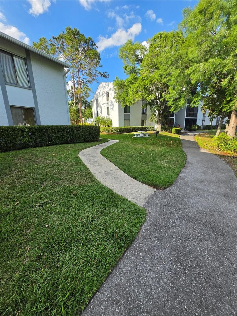 1281 Pine Ridge Cir E #B1