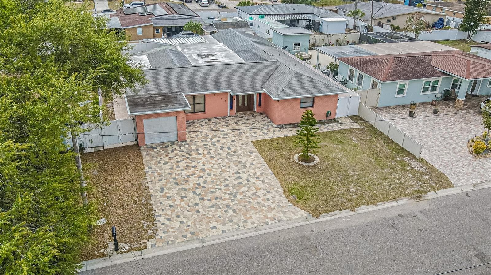 3112 W Henry Ave
