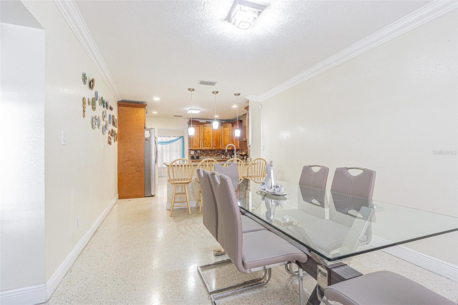 3112 W Henry Ave