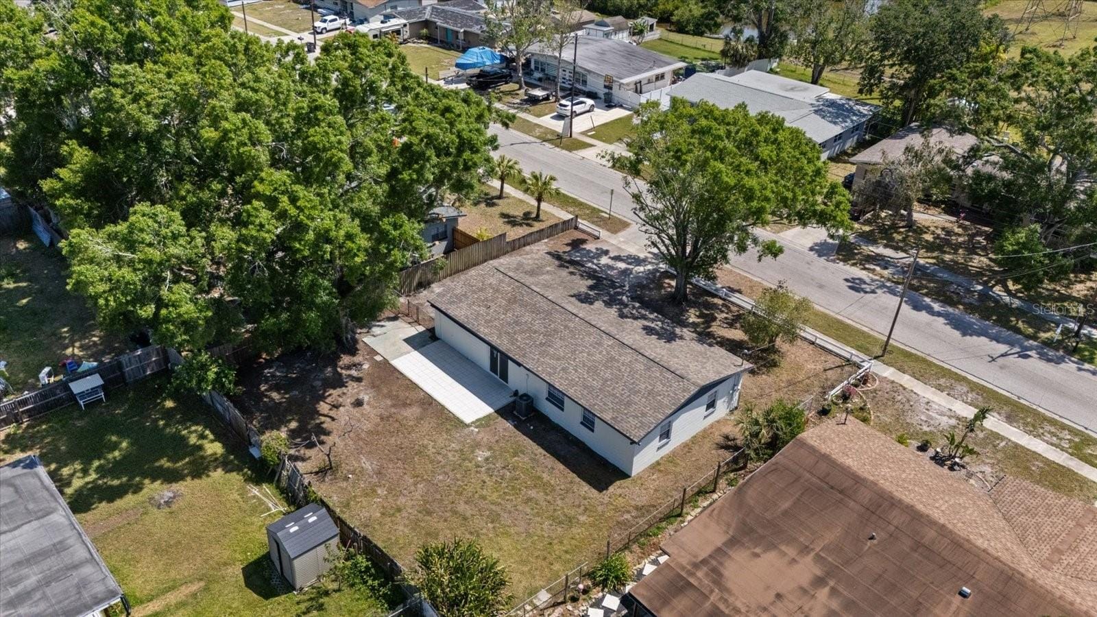 324 Country Club Dr photo 2