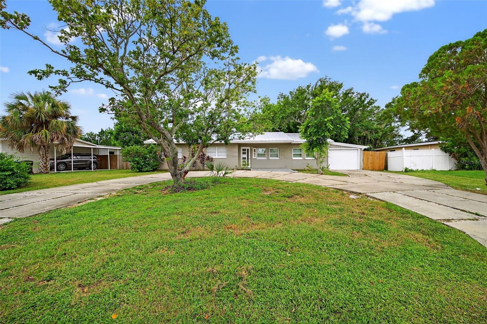 300 Davison Ave NE photo 4