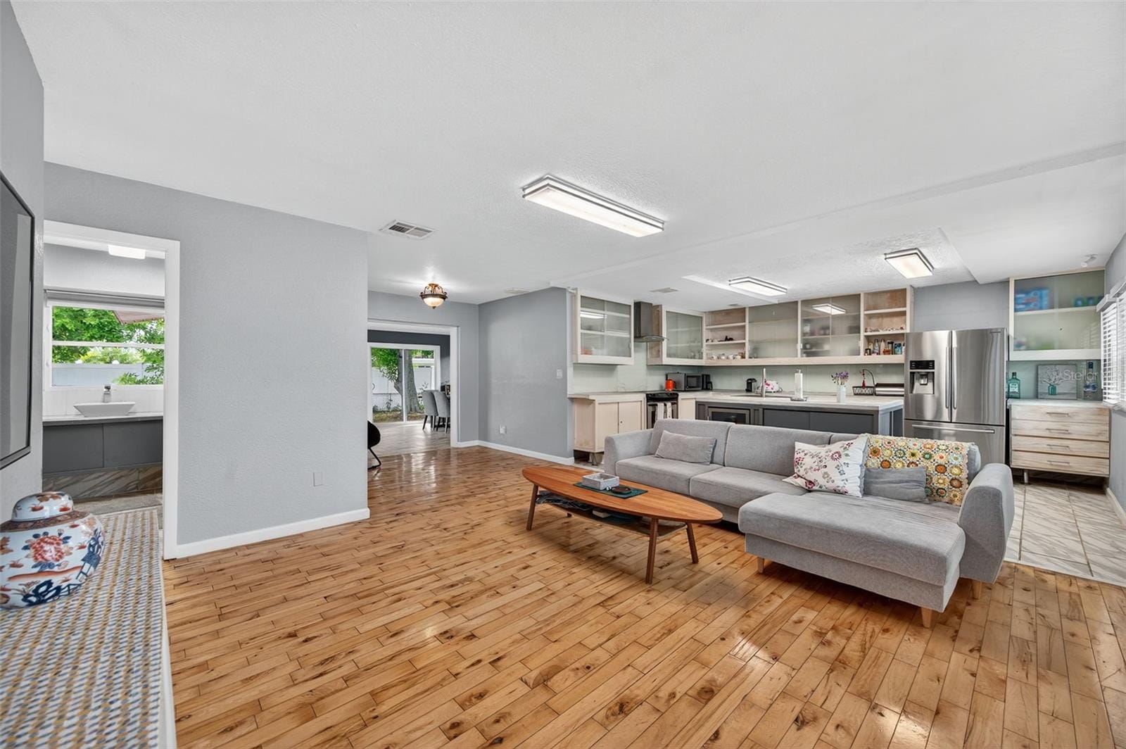 300 Davison Ave NE photo 5