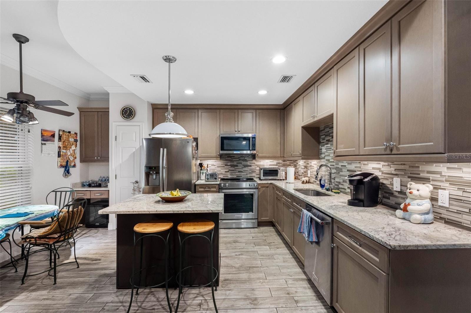 763 Date Palm Ln photo 3