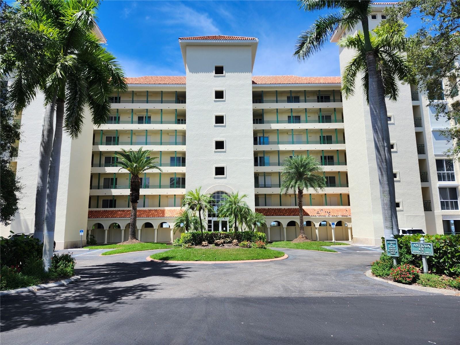 4717 Dolphin Cay Ln S #608 photo 3