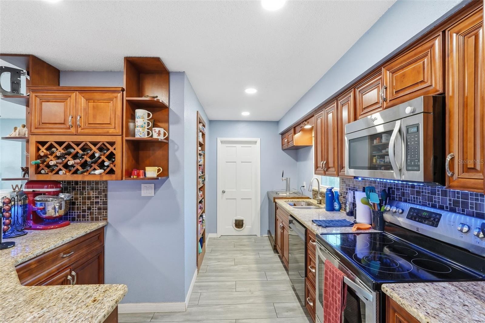 940 Orangeview Dr photo 5